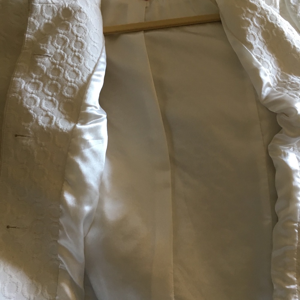 5-Button Front White Jacket - Picture 4 of 5